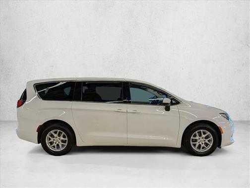 Bright White Clearcoat 2018 Chrysler Pacifica LX