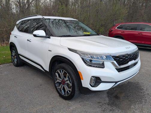 Snow White Pearl 2023 Kia Seltos SX Turbo