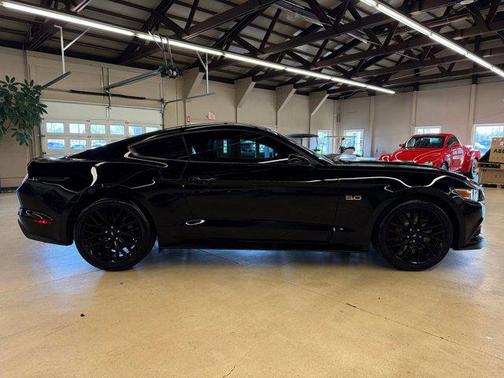2017 Ford Mustang GT Premium