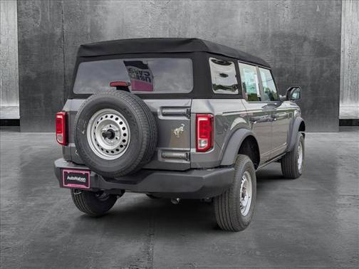2025 Ford Bronco Base 4 Door 4x4