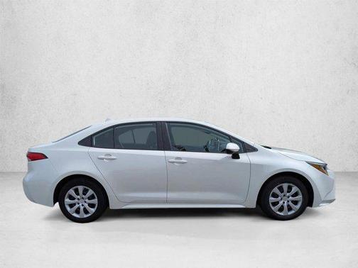Blizzard Pearl 2020 Toyota Corolla LE