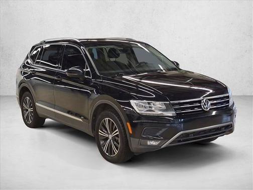 Deep Black Pearl 2019 Volkswagen Tiguan 2.0T SE 4MOTION