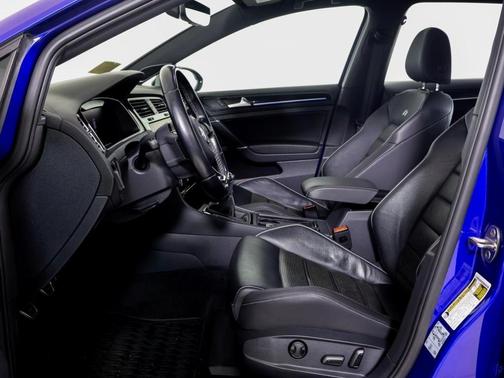 2019 Volkswagen Golf R 2.0T w/DCC & Navigation