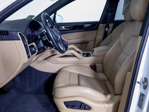 2023 Porsche Cayenne 