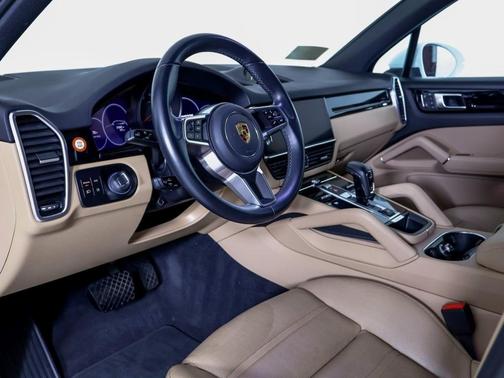 2023 Porsche Cayenne 