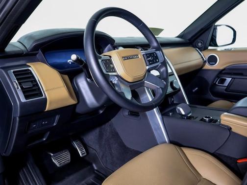 2024 Land Rover Discovery P360 Metropolitan Edition