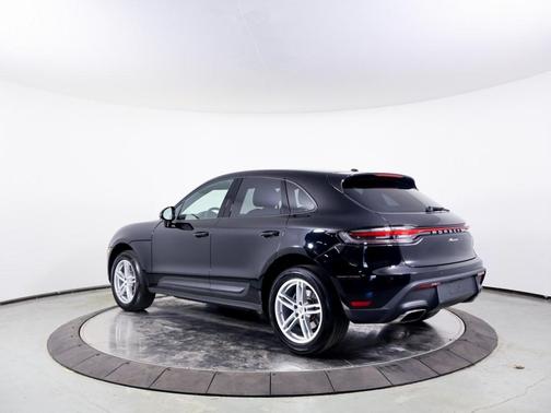 2022 Porsche Macan Base