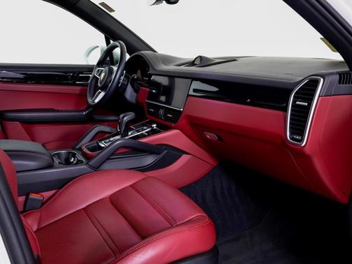 2022 Porsche Cayenne 