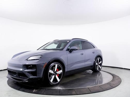2025 Porsche Macan Turbo