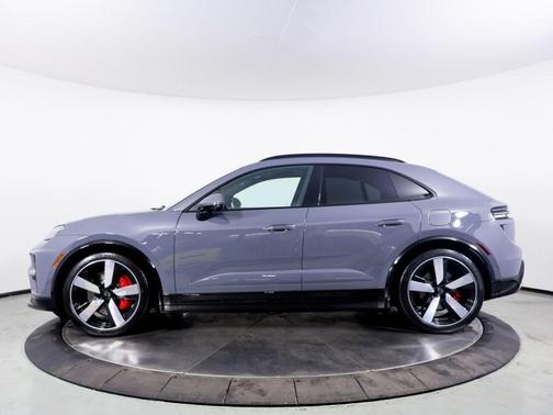 2025 Porsche Macan Turbo