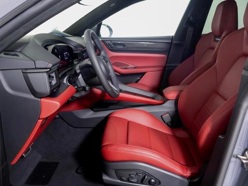2025 Porsche Macan Turbo