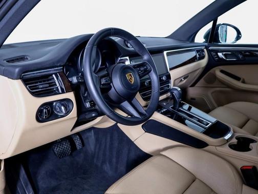 2022 Porsche Macan S