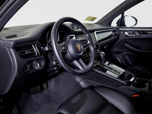 2024 Porsche Macan 
