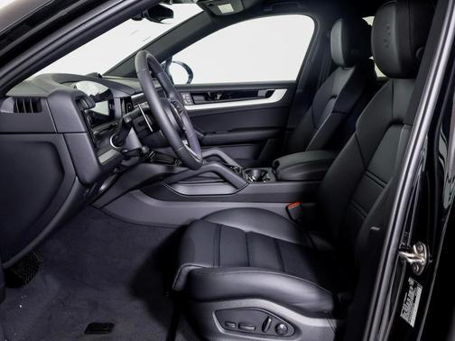 2025 Porsche Cayenne AWD