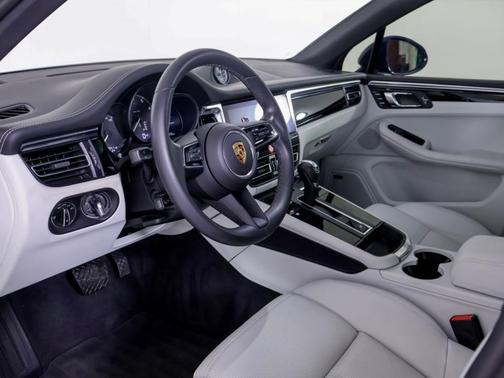 2024 Porsche Macan 