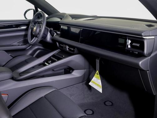2025 Porsche Macan 4S