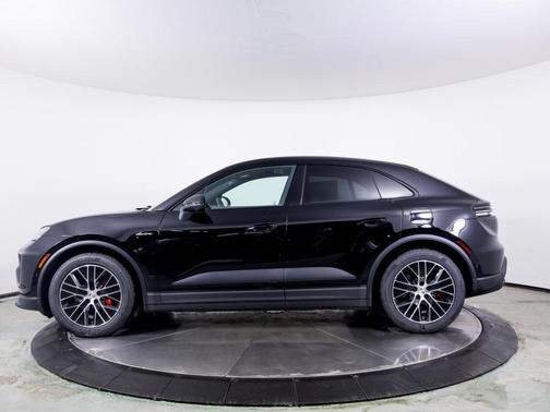 2025 Porsche Macan 4S