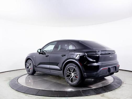 2025 Porsche Macan 4S