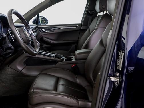 2022 Porsche Macan Base