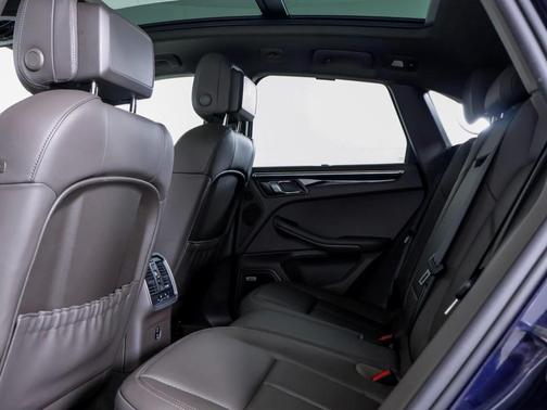 2022 Porsche Macan Base