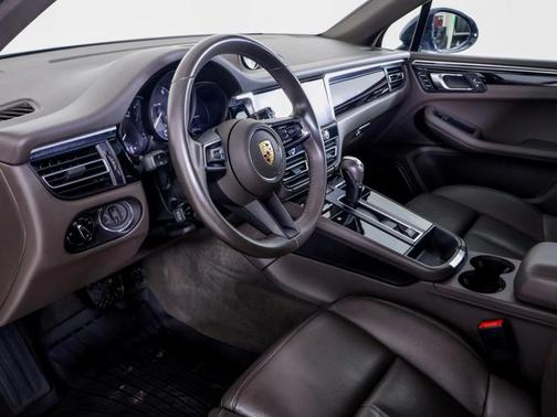 2022 Porsche Macan Base