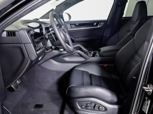 2025 Porsche Cayenne Turbo