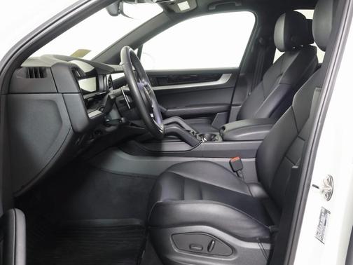 2025 Porsche Cayenne Base