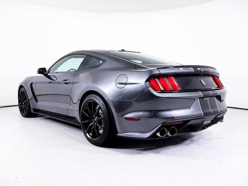 2016 Ford Shelby GT350 Base