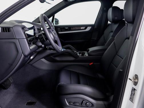 2025 Porsche Cayenne Base