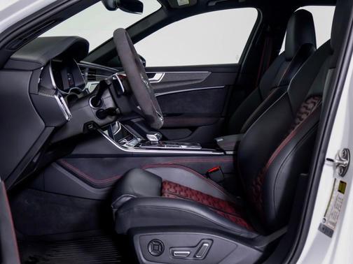 Glacier White Metallic 2024 Audi RS 6 Avant 4.0T