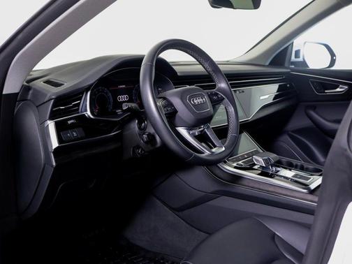 2023 Audi Q8 55 Premium