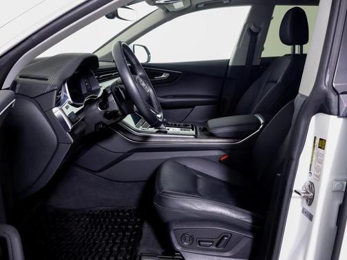 2023 Audi Q8 55 Premium