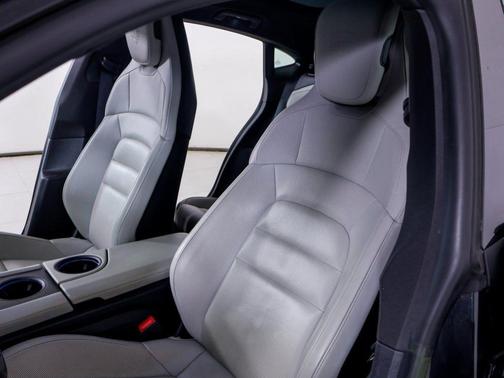 2022 Porsche Taycan Base