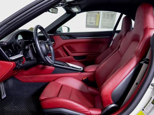 2022 Porsche 911 Carrera GTS