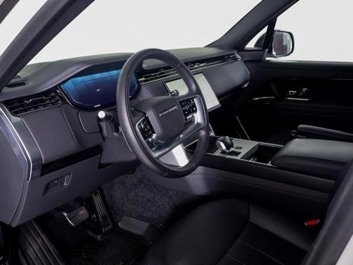 2024 Land Rover Range Rover P615 SV