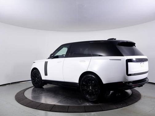 2024 Land Rover Range Rover P615 SV