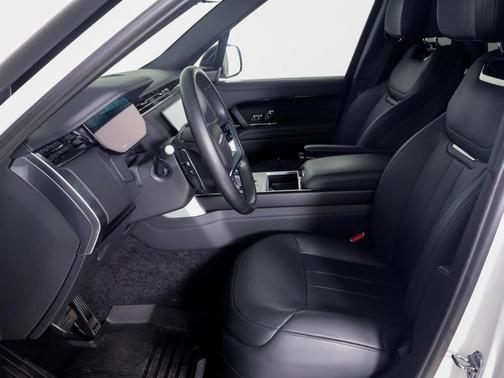 2024 Land Rover Range Rover P615 SV