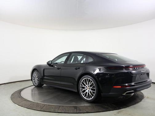 2025 Porsche Panamera 4