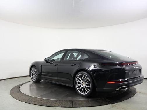 2025 Porsche Panamera 4