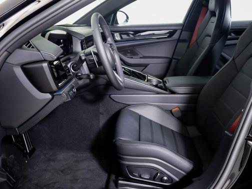 2025 Porsche Panamera 4