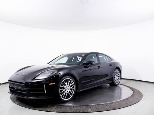 2025 Porsche Panamera 4