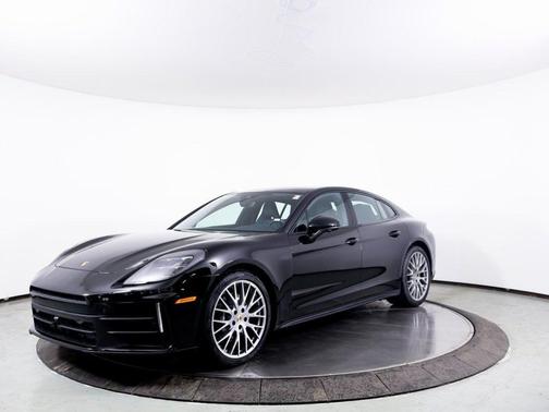2025 Porsche Panamera 4