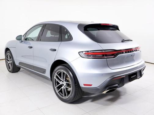 Dolomite Silver Metallic 2025 Porsche Macan