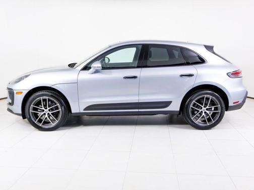 Dolomite Silver Metallic 2025 Porsche Macan