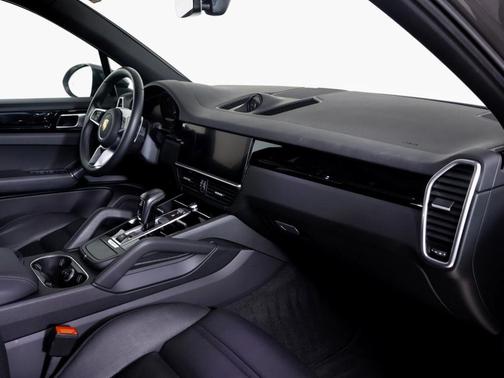 2021 Porsche Cayenne Base