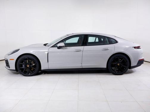 2026 Porsche Panamera 4