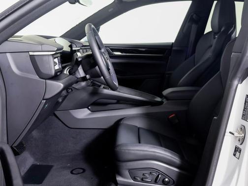 Ice 2026 Porsche Macan 4