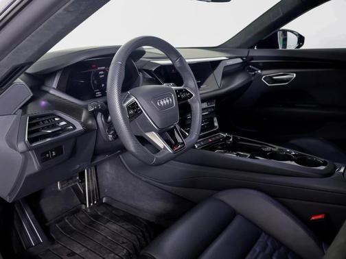2023 Audi RS e-tron GT Base