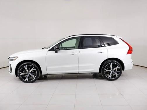 2025 Volvo XC60 B5 Ultra