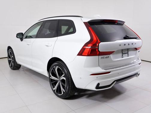 2025 Volvo XC60 B5 Ultra
